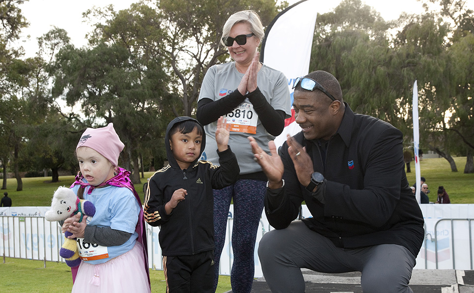 Chevron Australia Managing Director Al Williams starting the 4KM race at the 2019 Chevron City to Surf for Activ